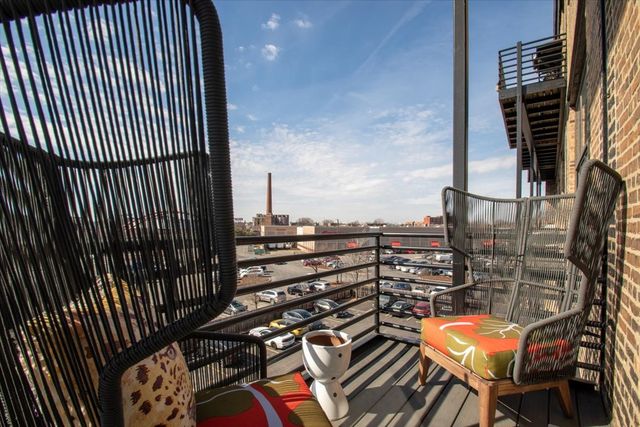 2614 N Clybourn Avenue 301, Chicago, IL 60614