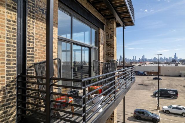 2614 N Clybourn Avenue 301, Chicago, IL 60614