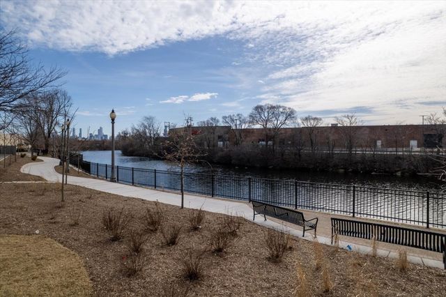 2614 N Clybourn Avenue 301, Chicago, IL 60614