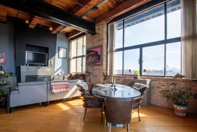 2614 N Clybourn Avenue 301, Chicago, IL 60614