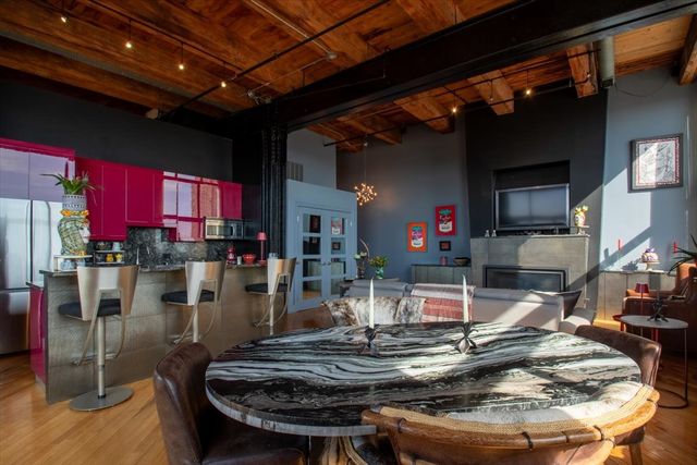 2614 N Clybourn Avenue 301, Chicago, IL 60614