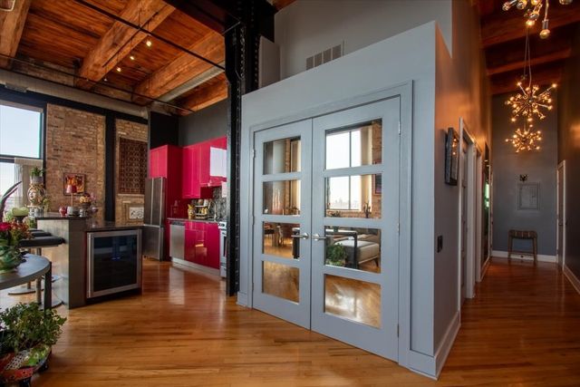 2614 N Clybourn Avenue 301, Chicago, IL 60614