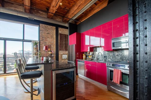 2614 N Clybourn Avenue 301, Chicago, IL 60614