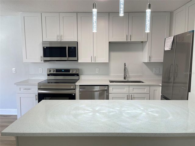 5395 VINELAND ROAD S, Orlando, FL 32811