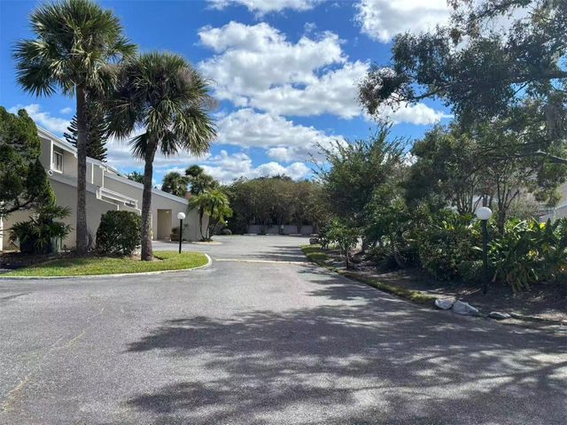 5395 VINELAND ROAD S, Orlando, FL 32811
