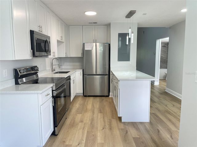 5395 VINELAND ROAD S, Orlando, FL 32811