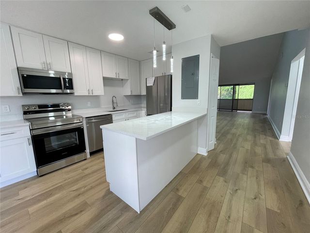 5395 VINELAND ROAD S, Orlando, FL 32811