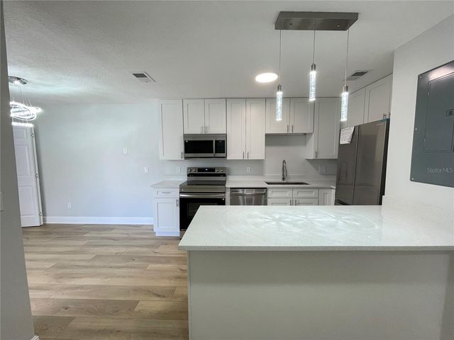 5395 VINELAND ROAD S, Orlando, FL 32811