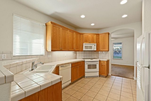 1911 Lexington Dr, Lodi, CA 95242