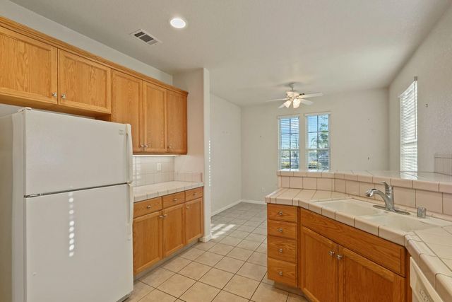 1911 Lexington Dr, Lodi, CA 95242