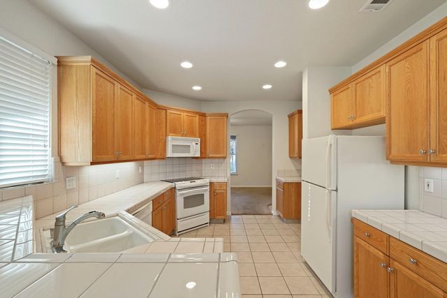 1911 Lexington Dr, Lodi, CA 95242