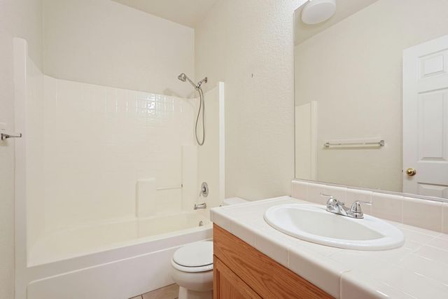 1911 Lexington Dr, Lodi, CA 95242