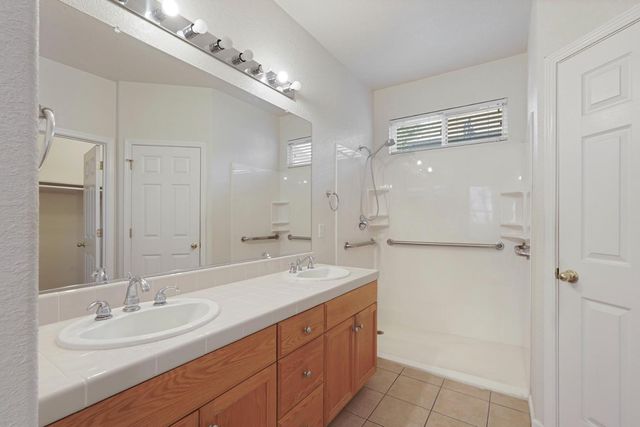 1911 Lexington Dr, Lodi, CA 95242