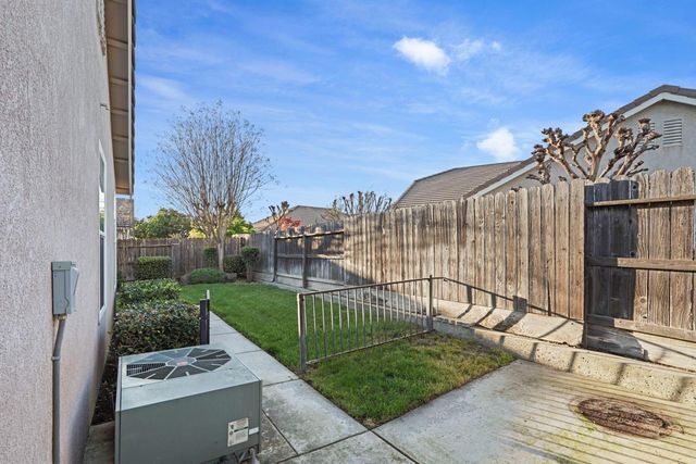 1911 Lexington Dr, Lodi, CA 95242