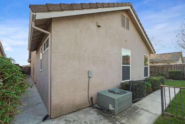 1911 Lexington Dr, Lodi, CA 95242