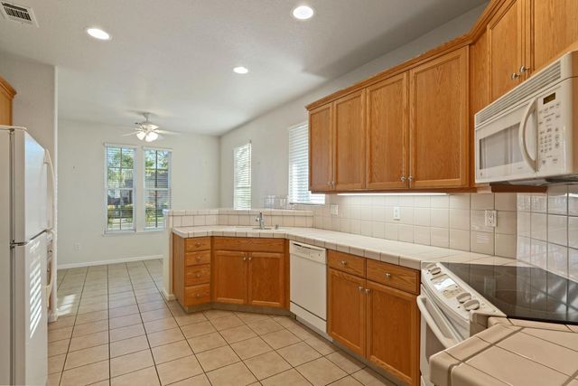 1911 Lexington Dr, Lodi, CA 95242