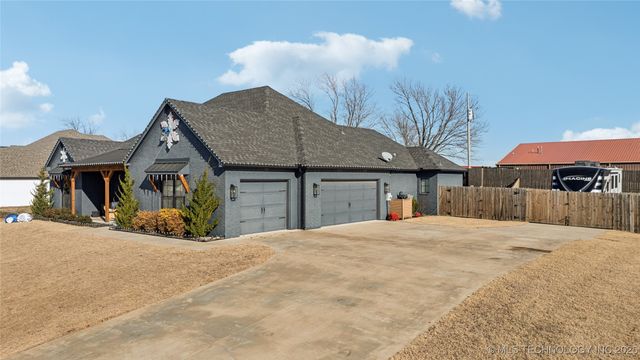 2620 S Piguet Lane, Claremore, OK 74019