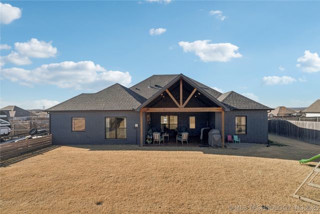 2620 S Piguet Lane, Claremore, OK 74019