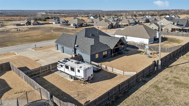 2620 S Piguet Lane, Claremore, OK 74019