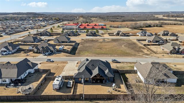 2620 S Piguet Lane, Claremore, OK 74019