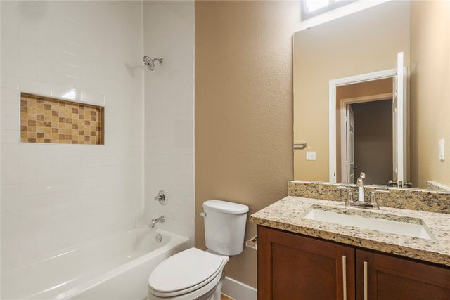 403 S 4th Street, Bonham, TX 75418