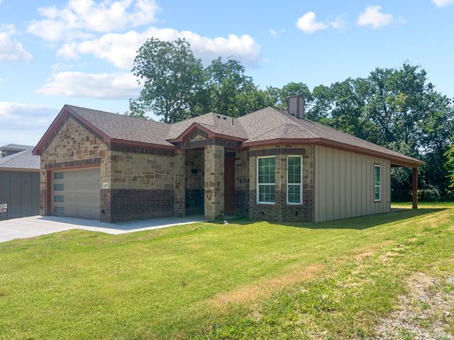 403 S 4th Street, Bonham, TX 75418