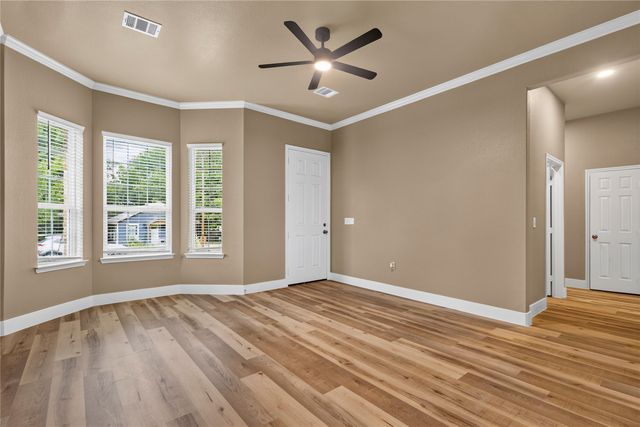 403 S 4th Street, Bonham, TX 75418