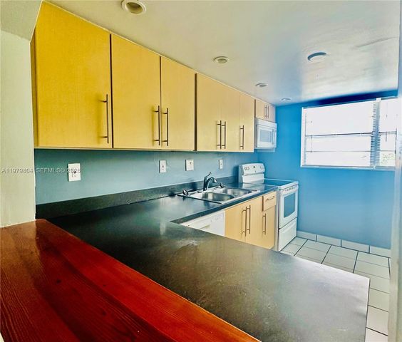 8101 SW 73rd Ave 17, Miami, FL 33143