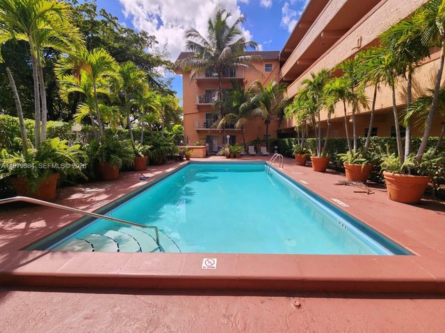 8101 SW 73rd Ave 17, Miami, FL 33143