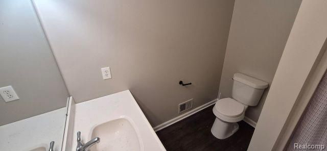 2443 Hester Court, Keego Harbor, MI 48320
