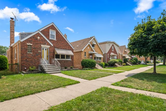 3515 N Neva Avenue, Chicago, IL 60634