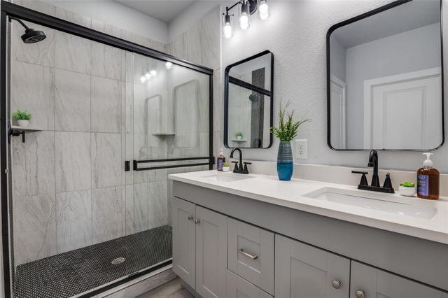418 Kelly Lane, Seven Points, TX 75143