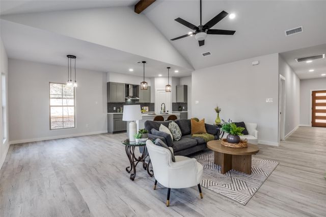 418 Kelly Lane, Seven Points, TX 75143