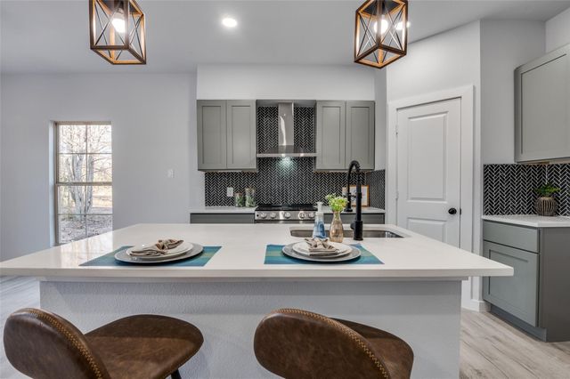 418 Kelly Lane, Seven Points, TX 75143