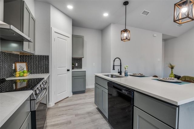 418 Kelly Lane, Seven Points, TX 75143