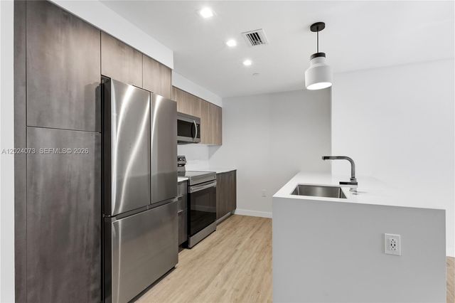 697 N Miami Ave 1810, Miami, FL 33136