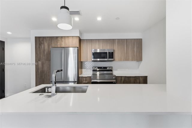 697 N Miami Ave 1810, Miami, FL 33136