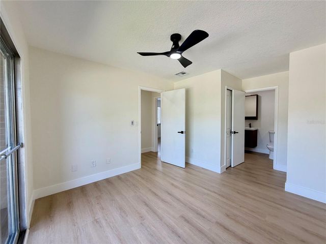 5100 PICADILLY CIRCUS 12, Orlando, FL 32839