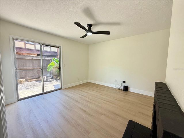 5100 PICADILLY CIRCUS 12, Orlando, FL 32839