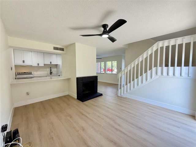 5100 PICADILLY CIRCUS 12, Orlando, FL 32839