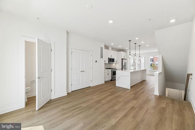 2042 HENSON NORRIS ST, Rockville, MD 20850