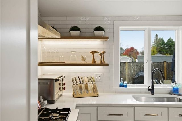 61 Spofford St, Newburyport, MA 01950