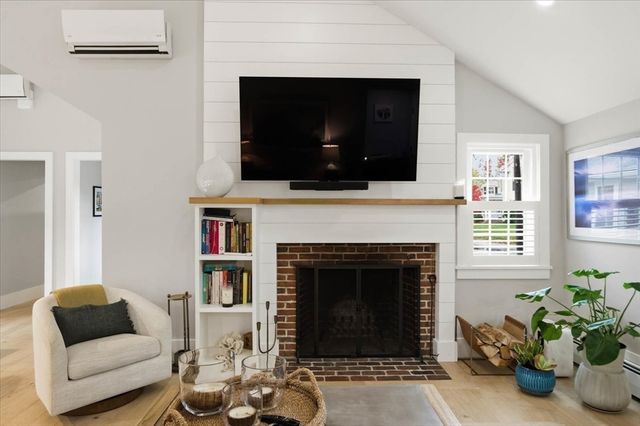 61 Spofford St, Newburyport, MA 01950