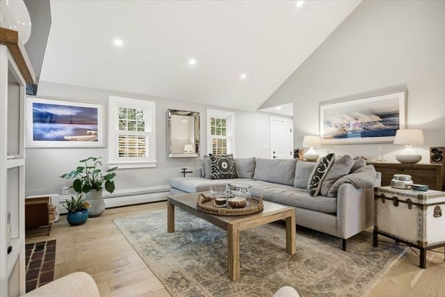 61 Spofford St, Newburyport, MA 01950