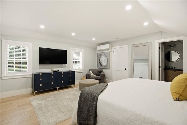 61 Spofford St, Newburyport, MA 01950