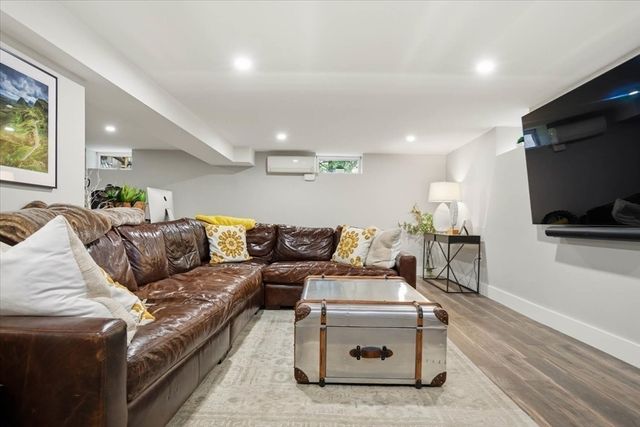 61 Spofford St, Newburyport, MA 01950