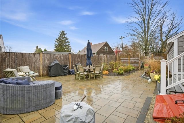 61 Spofford St, Newburyport, MA 01950