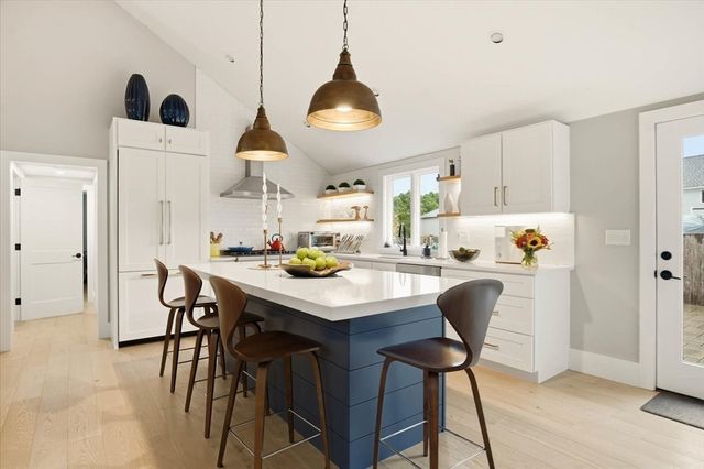 61 Spofford St, Newburyport, MA 01950