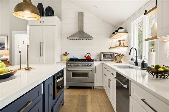 61 Spofford St, Newburyport, MA 01950