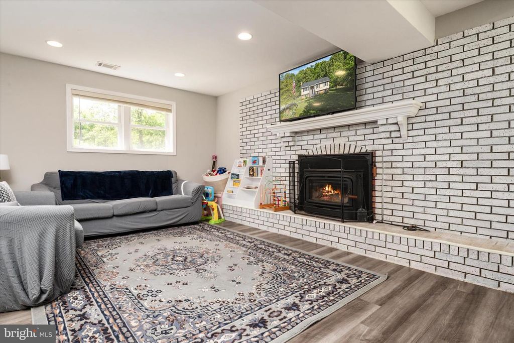 Image 18 of property listing at 10242 CHARLES STREET, La Plata, MD 20646
